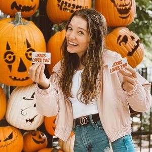 Meet your Posher, Olivia